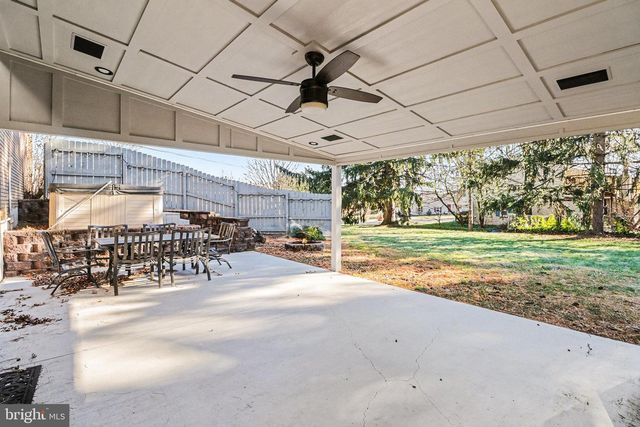 14 GREENWAY DR, Mechanicsburg, PA 17055