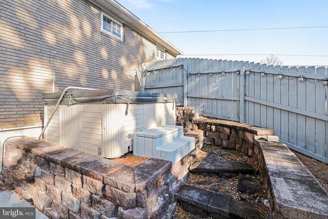 14 GREENWAY DR, Mechanicsburg, PA 17055