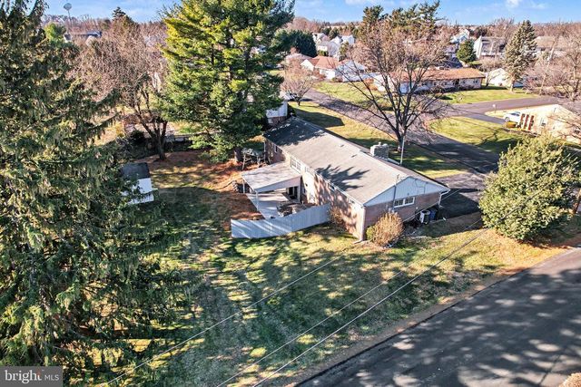 14 GREENWAY DR, Mechanicsburg, PA 17055