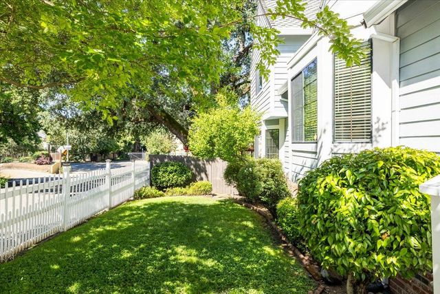 7095 Murdock Way, Carmichael, CA 95608