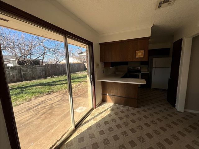 1017 S Neptune Street, Edmond, OK 73003