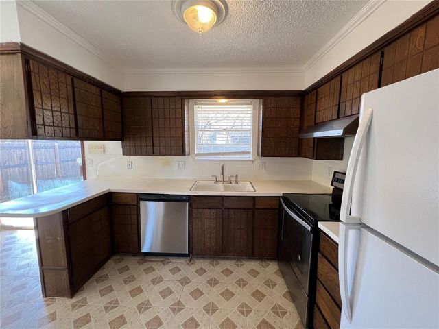1017 S Neptune Street, Edmond, OK 73003