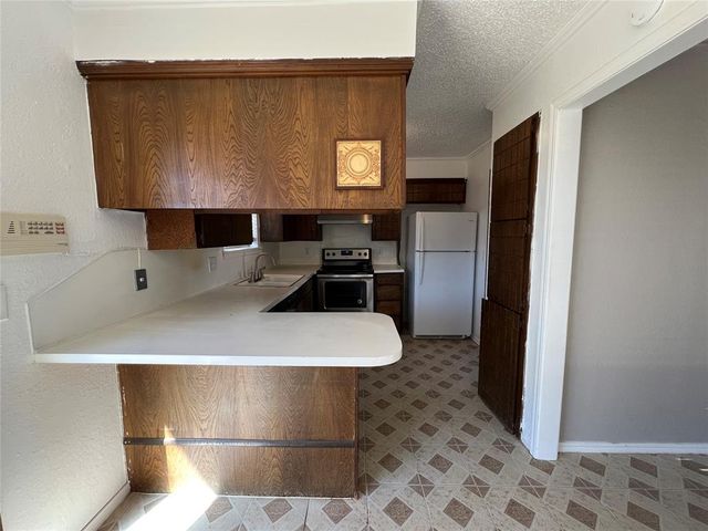 1017 S Neptune Street, Edmond, OK 73003