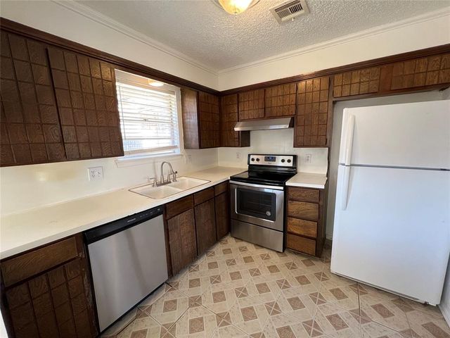 1017 S Neptune Street, Edmond, OK 73003