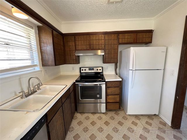 1017 S Neptune Street, Edmond, OK 73003