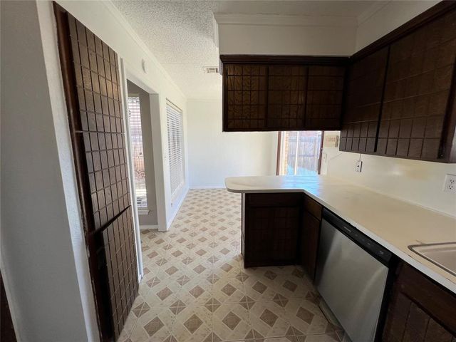 1017 S Neptune Street, Edmond, OK 73003