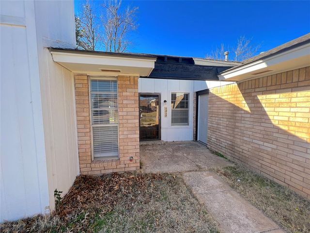 1017 S Neptune Street, Edmond, OK 73003