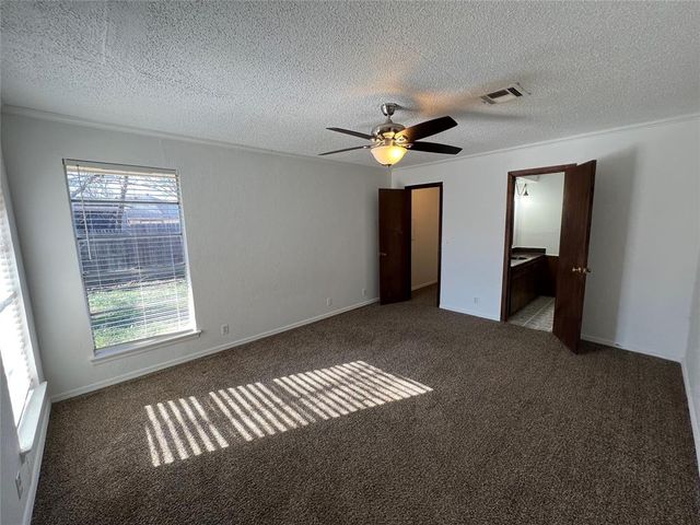1017 S Neptune Street, Edmond, OK 73003