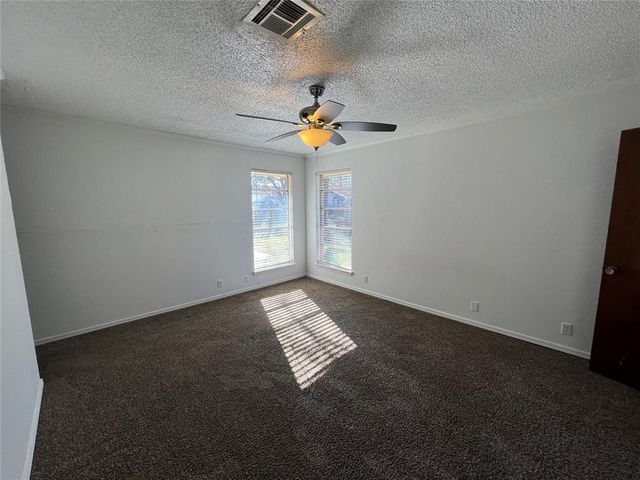 1017 S Neptune Street, Edmond, OK 73003