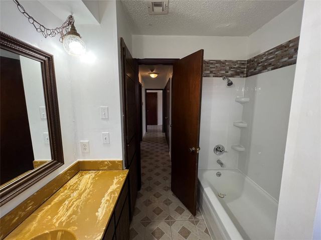 1017 S Neptune Street, Edmond, OK 73003