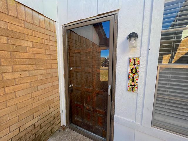 1017 S Neptune Street, Edmond, OK 73003