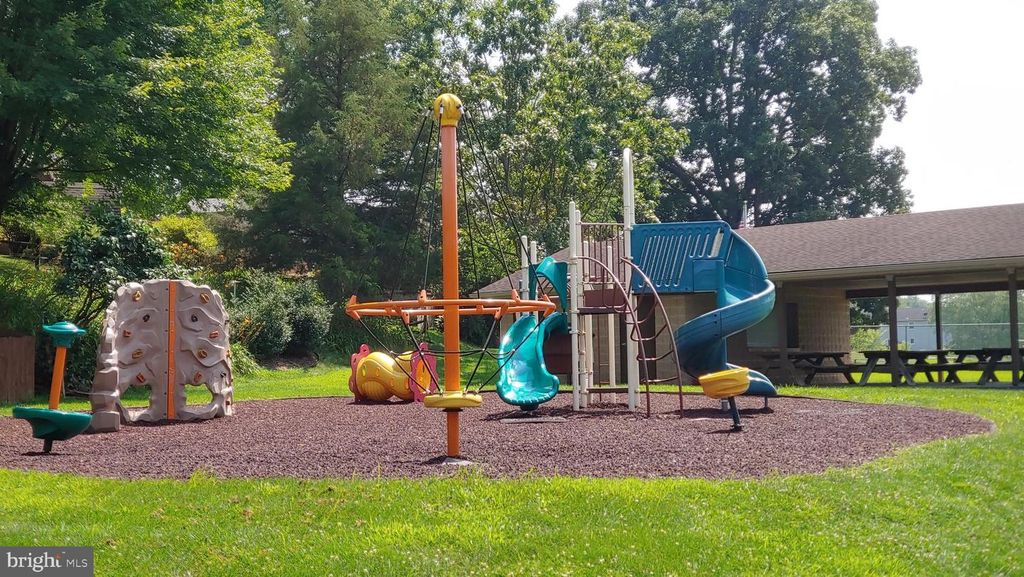 145 RED STONE CIR, Reinholds, PA 17569