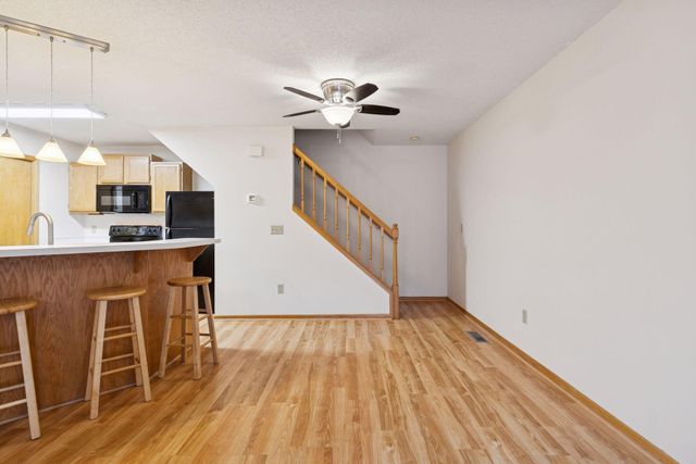 8404 Copperfield Way 101, Inver Grove Heights, MN 55076