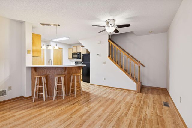 8404 Copperfield Way 101, Inver Grove Heights, MN 55076