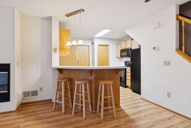 8404 Copperfield Way 101, Inver Grove Heights, MN 55076