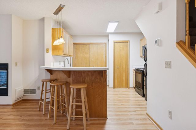 8404 Copperfield Way 101, Inver Grove Heights, MN 55076