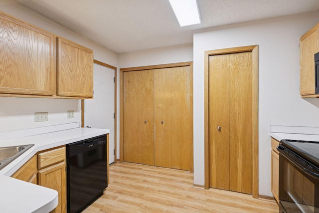 8404 Copperfield Way 101, Inver Grove Heights, MN 55076