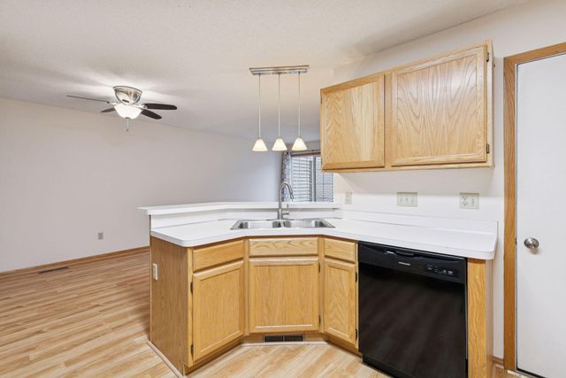 8404 Copperfield Way 101, Inver Grove Heights, MN 55076