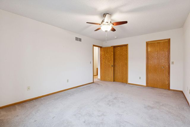 8404 Copperfield Way 101, Inver Grove Heights, MN 55076