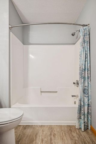 8404 Copperfield Way 101, Inver Grove Heights, MN 55076