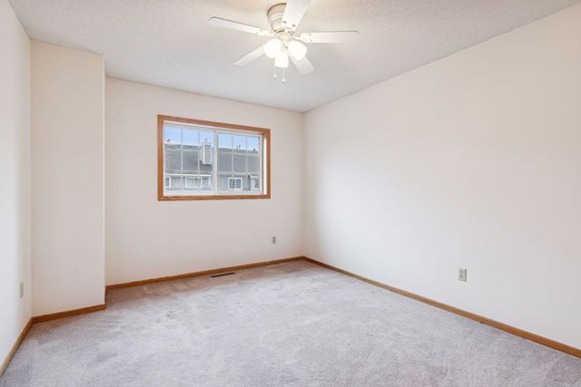 8404 Copperfield Way 101, Inver Grove Heights, MN 55076