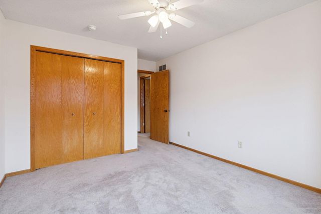 8404 Copperfield Way 101, Inver Grove Heights, MN 55076