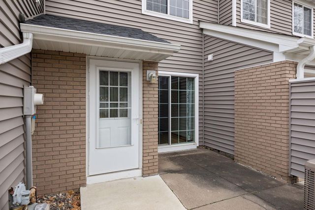 8404 Copperfield Way 101, Inver Grove Heights, MN 55076