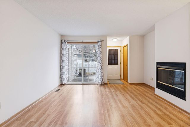 8404 Copperfield Way 101, Inver Grove Heights, MN 55076