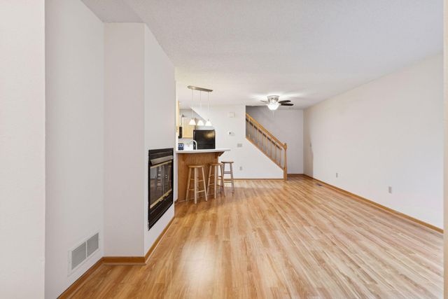 8404 Copperfield Way 101, Inver Grove Heights, MN 55076