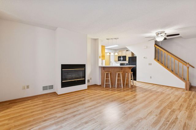 8404 Copperfield Way 101, Inver Grove Heights, MN 55076