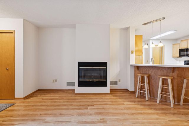 8404 Copperfield Way 101, Inver Grove Heights, MN 55076