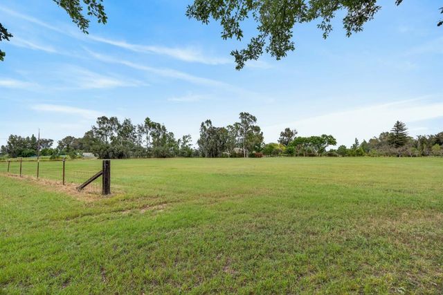 35670 Yellowstone Ave, Davis, CA 95616