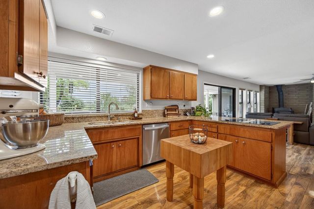 35670 Yellowstone Ave, Davis, CA 95616