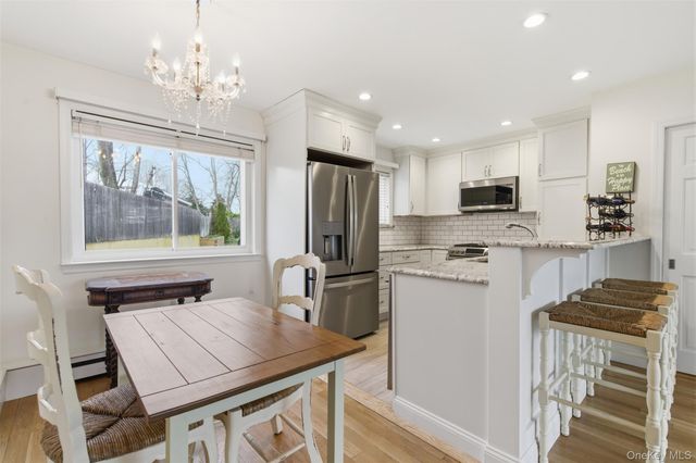 105 Prime Avenue G, Huntington, NY 11743