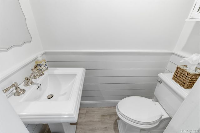 105 Prime Avenue G, Huntington, NY 11743