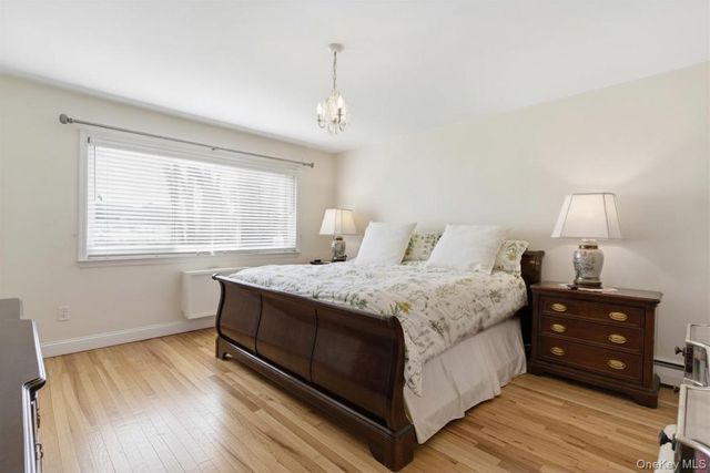 105 Prime Avenue G, Huntington, NY 11743