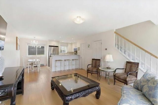 105 Prime Avenue G, Huntington, NY 11743