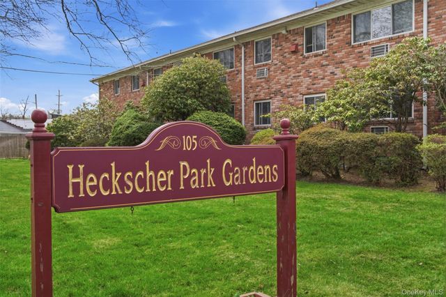 105 Prime Avenue G, Huntington, NY 11743