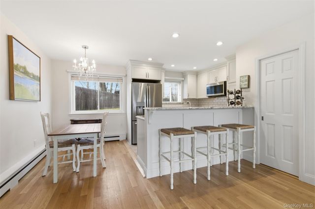 105 Prime Avenue G, Huntington, NY 11743