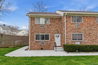 105 Prime Avenue G, Huntington, NY 11743