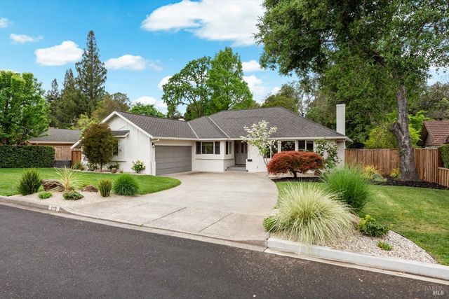 213 Kaanapali Dr, Napa, CA 94558