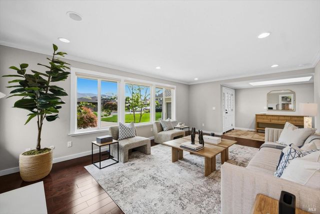 213 Kaanapali Dr, Napa, CA 94558