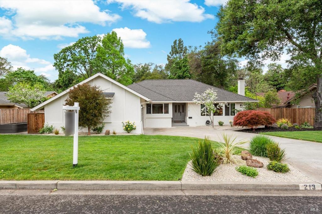 213 Kaanapali Dr, Napa, CA 94558