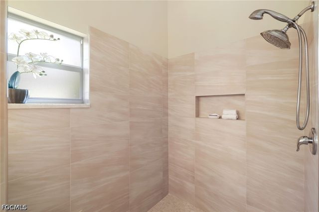 8009 San Vista CIR, Naples, FL 34109