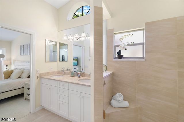 8009 San Vista CIR, Naples, FL 34109
