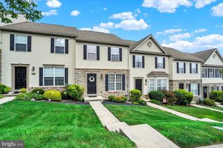 2756 SEABISCUIT ST #17A, York, PA 17402