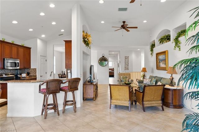 6693 Alden Woods CIR 202, Naples, FL 34113
