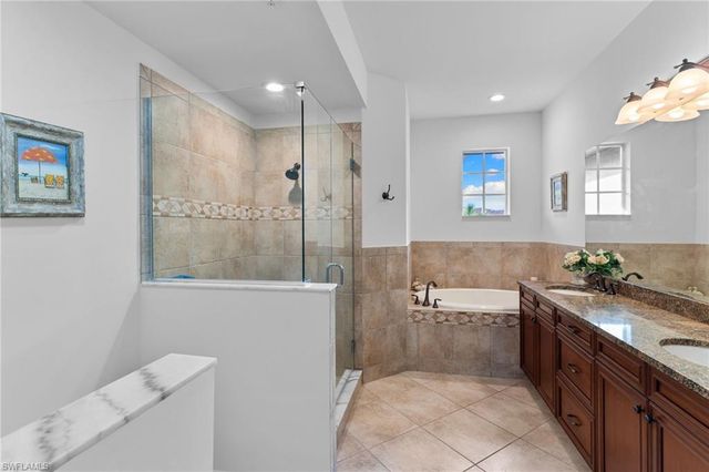 6693 Alden Woods CIR 202, Naples, FL 34113