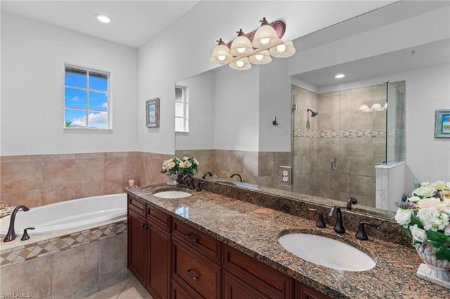 6693 Alden Woods CIR 202, Naples, FL 34113