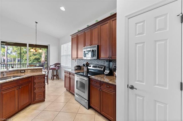 6693 Alden Woods CIR 202, Naples, FL 34113